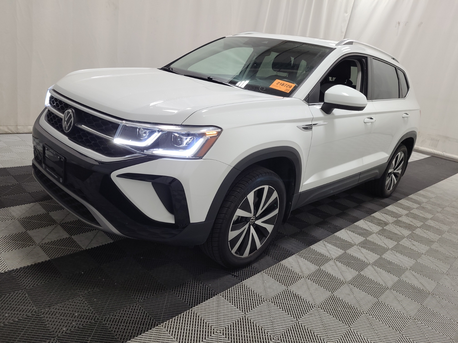 VOLKSWAGEN TAOS
