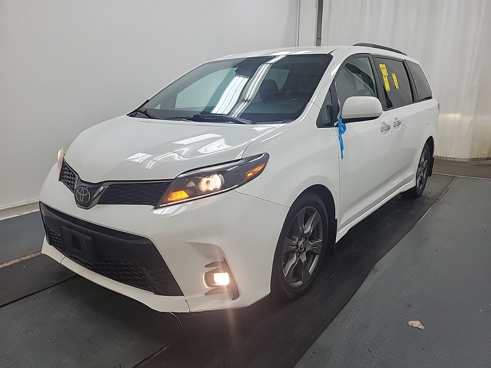 TOYOTA SIENNA