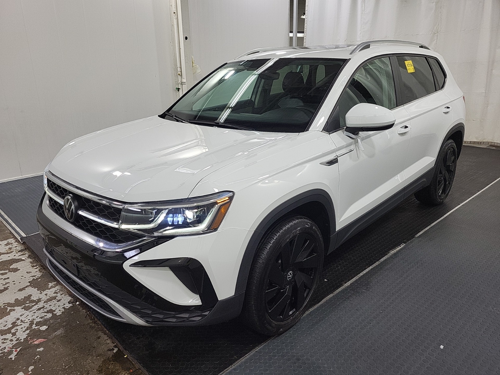 VOLKSWAGEN TAOS